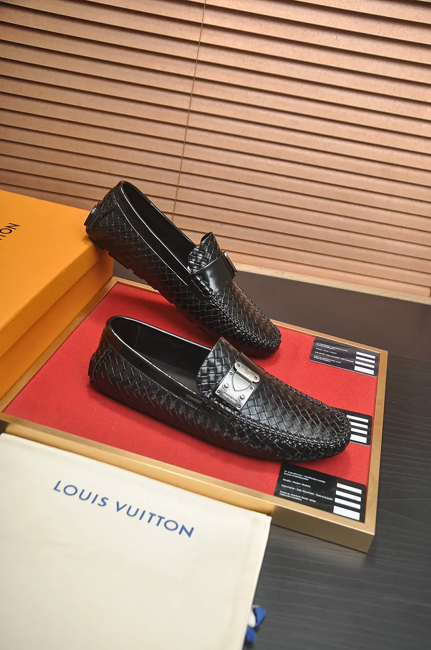 Men's men's shoes💰460💶 [LV Doudou shoes] (water-dyed cowhide lining) new model is on the market, available on the official website. The new Doudou shoes are processed into single-color materials, and the uppers are made of imported woven cowhide material. The body of the shoe is fully hemmed with mark thread, and is lined with imported original cowhide leather. The elegant shoe shape is super suitable for all-matching, and the size is 38-44.